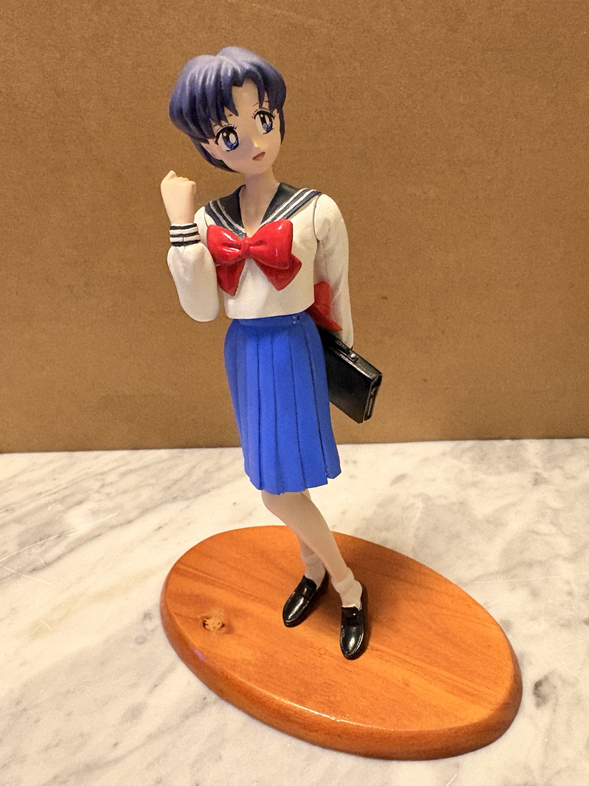 Ami in Schuluniform